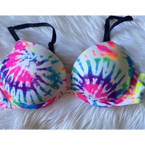 NWOT VS PINK PUSH UP BRA